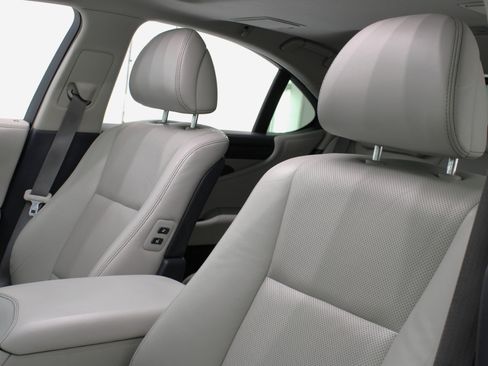 Used 2016 Lexus LS 460 image 34