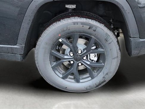 New 2026 Jeep Grand Cherokee Altitude image 9