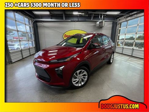Used 2022 Chevrolet Bolt EUV LT w/ Comfort Package FWD image 1