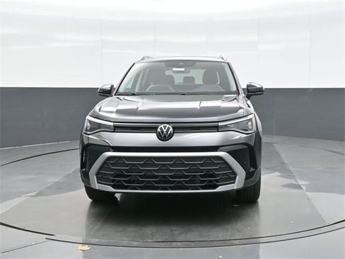 New 2026 Volkswagen Taos SE image 2