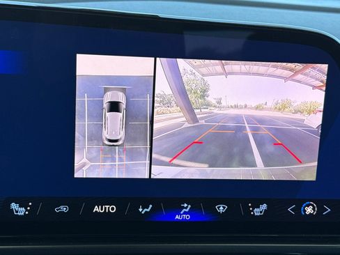 Used 2024 Chevrolet Equinox EV RS FWD image 29