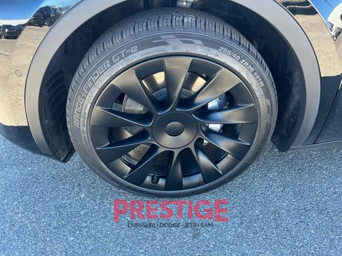 Used 2022 Tesla Model Y Long Range AWD/4WD image 11