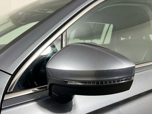 Used 2022 Volkswagen Tiguan SE image 12