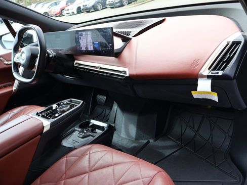 Used 2023 BMW iX xDrive50 w/ Sport Package image 26