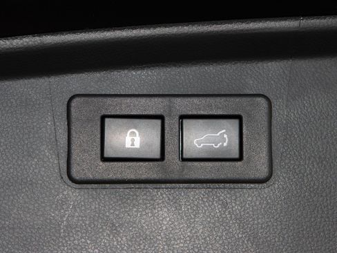 Used 2023 Subaru Outback Premium image 31