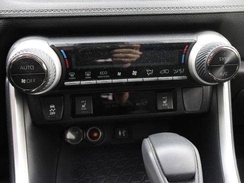 Used 2019 Toyota RAV4 XLE w/ Convenience Package image 48