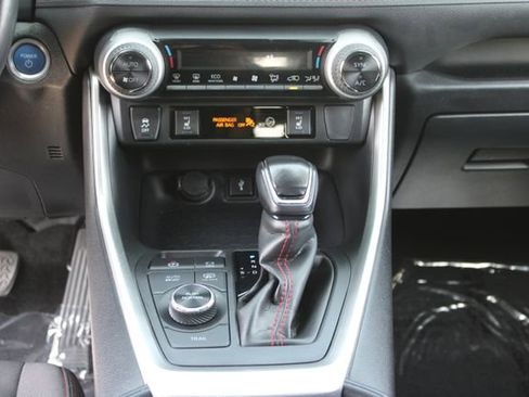 Used 2021 Toyota RAV4 SE w/ Weather & Moonroof Package AWD/4WD image 16