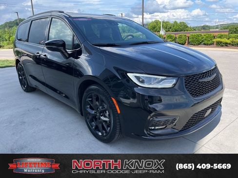Used 2025 Chrysler Pacifica Limited FWD image 31
