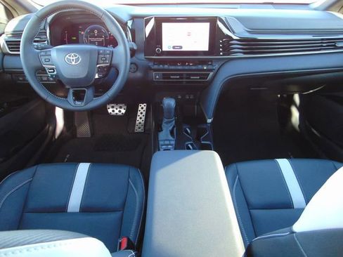 Used 2025 Toyota Camry SE image 22