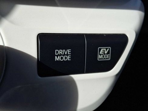 Used 2018 Toyota Prius Four Touring image 17