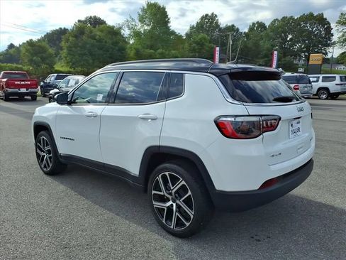 Used 2025 Jeep Compass Limited AWD/4WD image 9