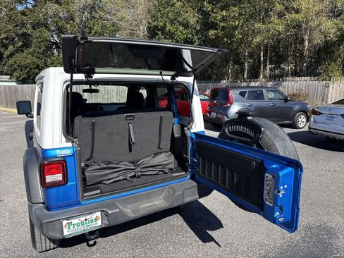 Used 2021 Jeep Wrangler Sport image 29