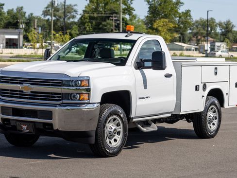 Used 2017 Chevrolet Silverado 3500 W/T RWD image 4