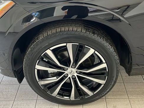 Certified 2025 Volvo XC60 B5 Plus image 8