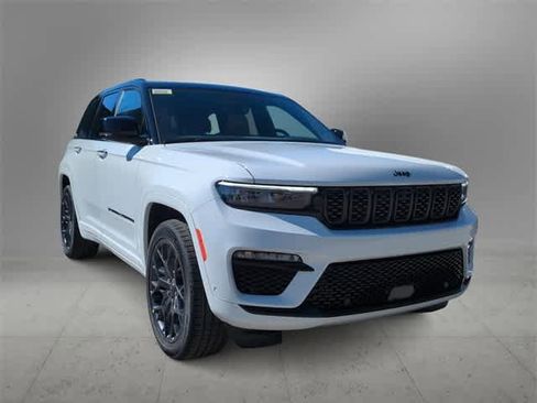 New 2025 Jeep Grand Cherokee Summit image 2