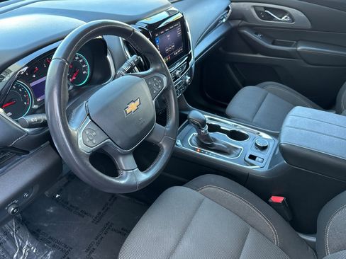 Used 2021 Chevrolet Traverse LT image 11