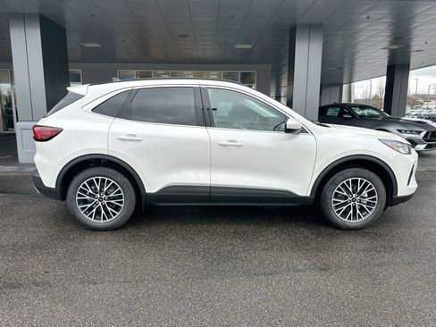 New 2025 Ford Escape SE FWD image 5