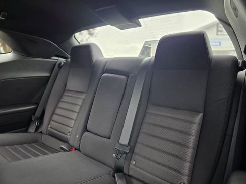 Used 2010 Dodge Challenger SE image 31