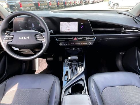 Used 2023 Kia Niro EX image 16