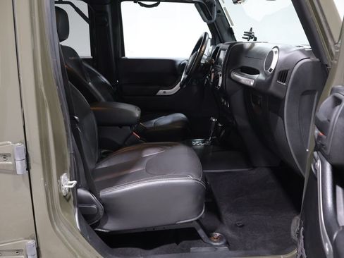 Used 2015 Jeep Wrangler Unlimited Rubicon w/ Max Tow Package AWD/4WD image 22
