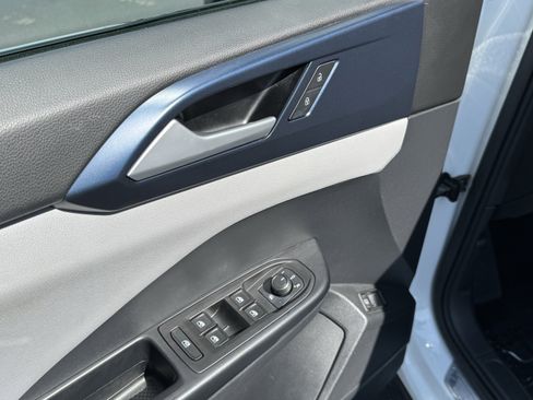 Used 2023 Volkswagen Taos SE w/ Panoramic Sunroof Package FWD image 14