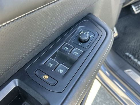 Used 2024 Volkswagen Atlas Cross Sport SEL Premium R-Line AWD/4WD image 16