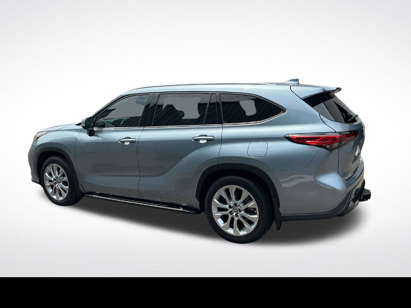 Used 2021 Toyota Highlander Limited FWD image 3