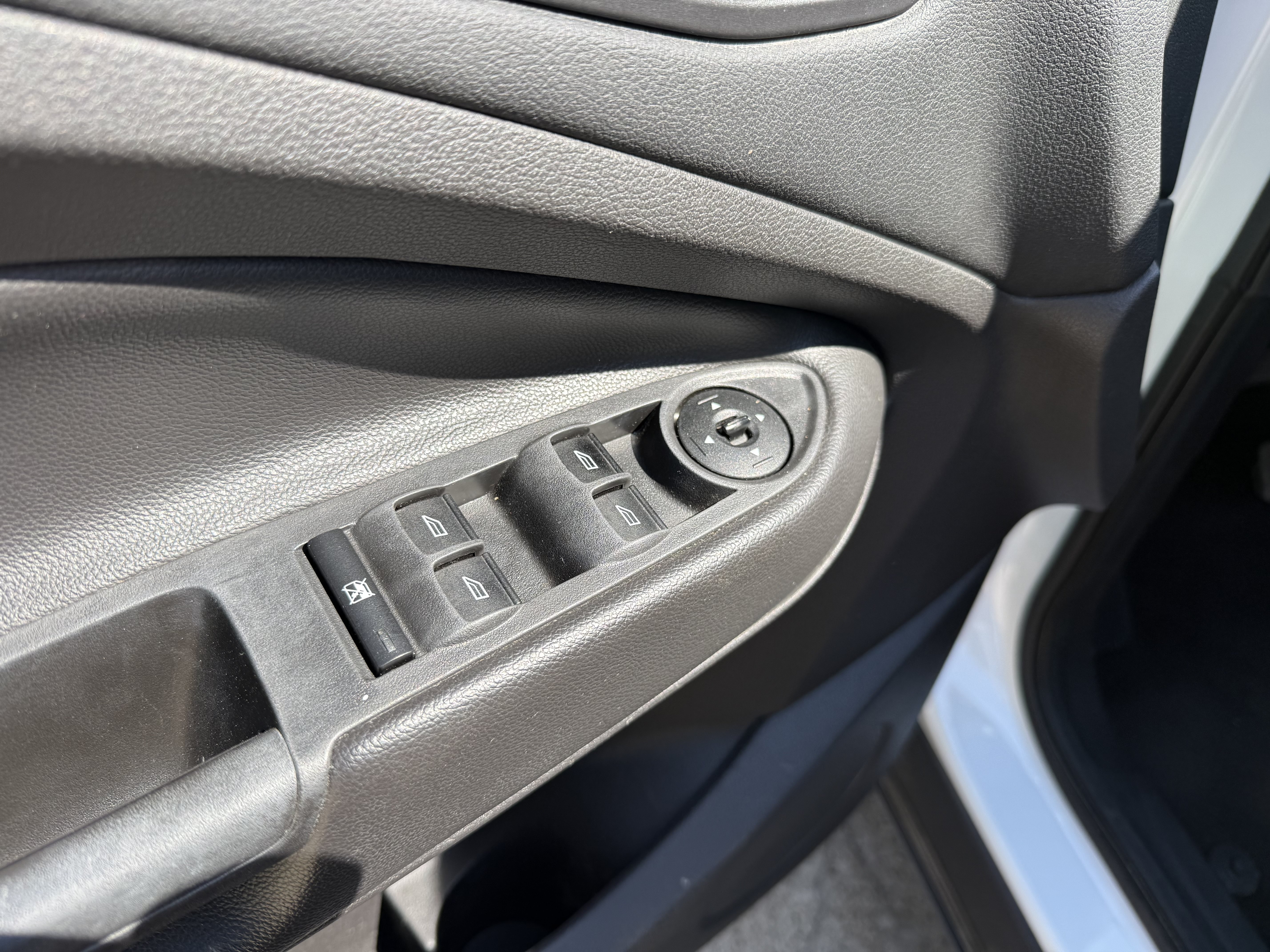 Used 2015 Ford Escape S FWD image 19