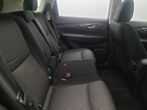 Used 2017 Nissan Rogue S image 19