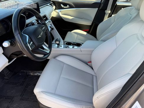 Used 2025 Genesis G70 2.5T image 13