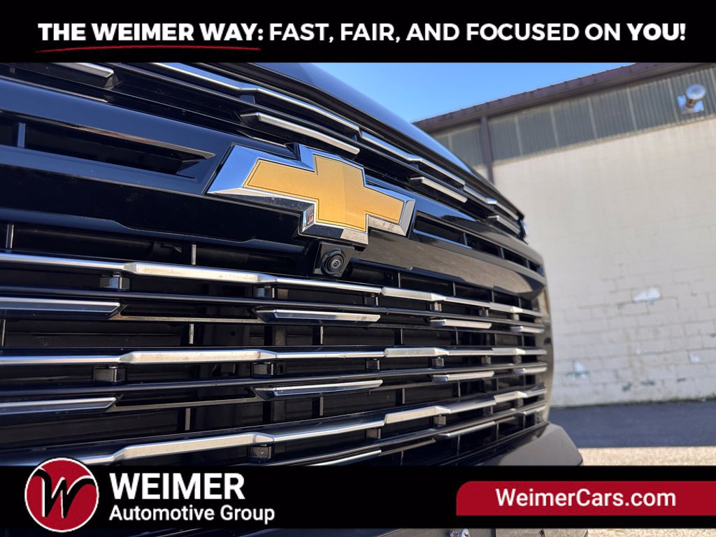 Used 2025 Chevrolet Suburban High Country AWD/4WD image 3