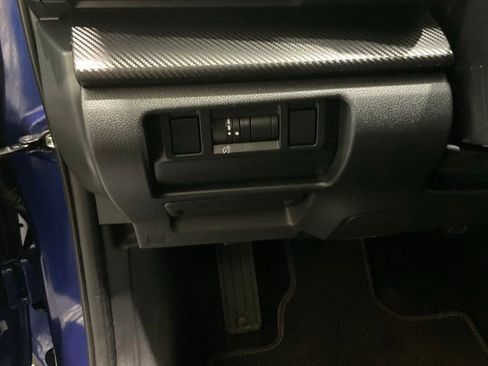 Used 2025 Subaru Crosstrek 2.0i Premium image 8