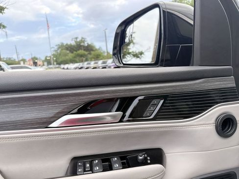 Used 2024 Jeep Wagoneer Series II w/ Flexible Seating Group RWD image 12