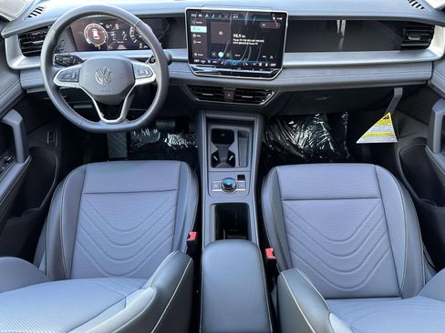 New 2026 Volkswagen Tiguan SE image 11