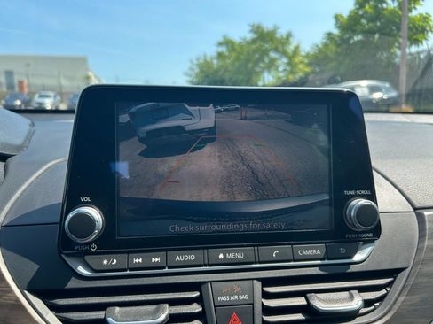 Used 2025 Nissan Altima 2.5 SV FWD image 16