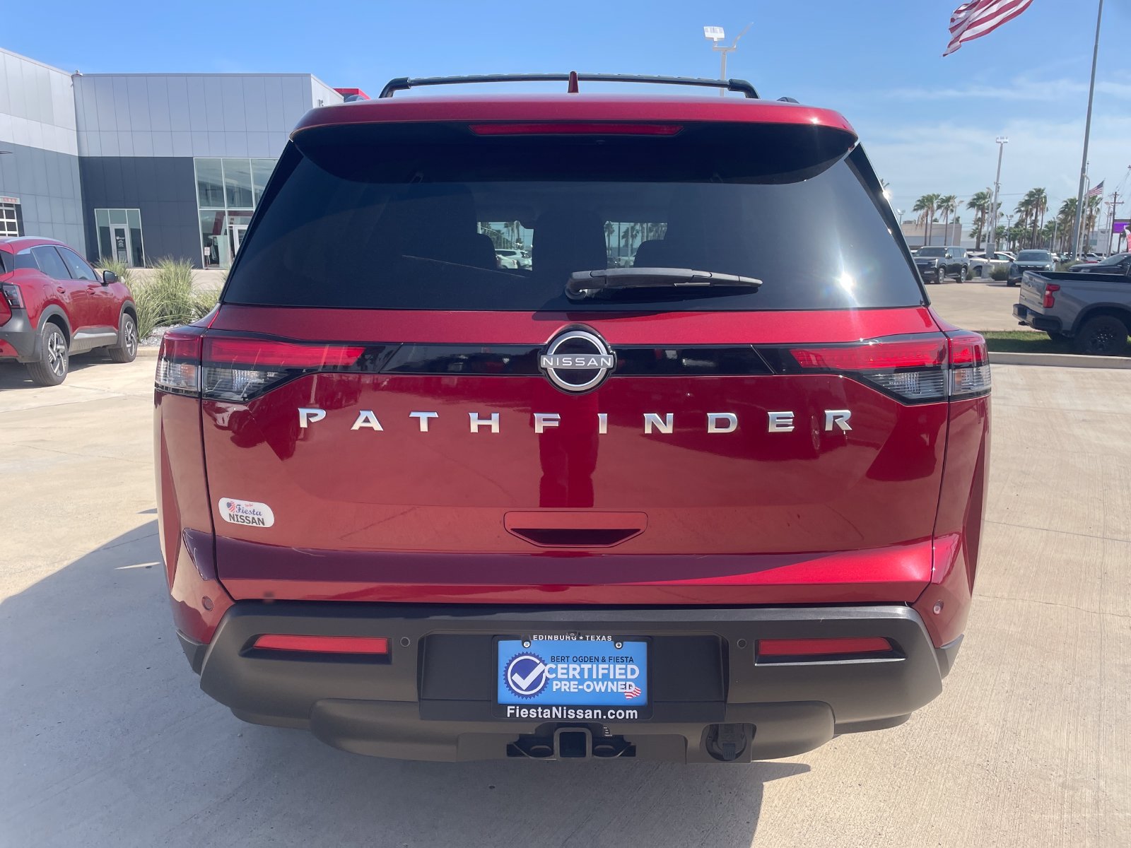 Used 2025 Nissan Pathfinder SV w/ SV Premium Package FWD image 4