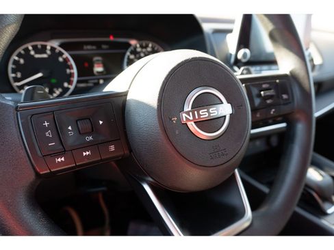 Used 2023 Nissan Rogue S image 29