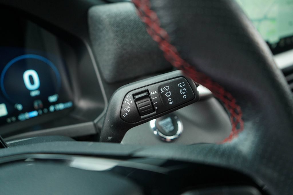 Used 2025 Ford Explorer ST-Line w/ ST-Line Street Pack AWD/4WD image 33