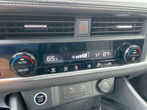 Used 2023 Nissan Rogue SV image 28