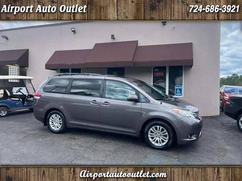 Used 2014 Toyota Sienna XLE image 1