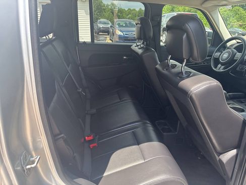 Used 2012 Jeep Liberty Sport AWD/4WD image 15