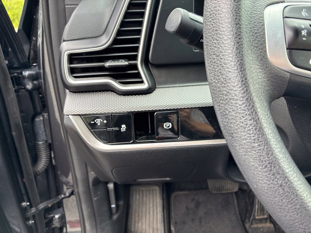 Used 2023 Kia Sportage LX AWD/4WD image 31