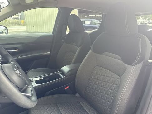 Used 2025 Nissan Kicks SV w/ Charging Package AWD/4WD image 14