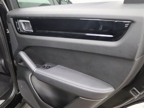 Used 2021 Porsche Cayenne AWD/4WD image 23