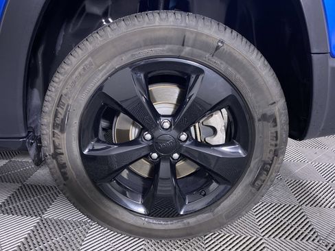 Used 2020 Jeep Cherokee Latitude Plus AWD/4WD image 15