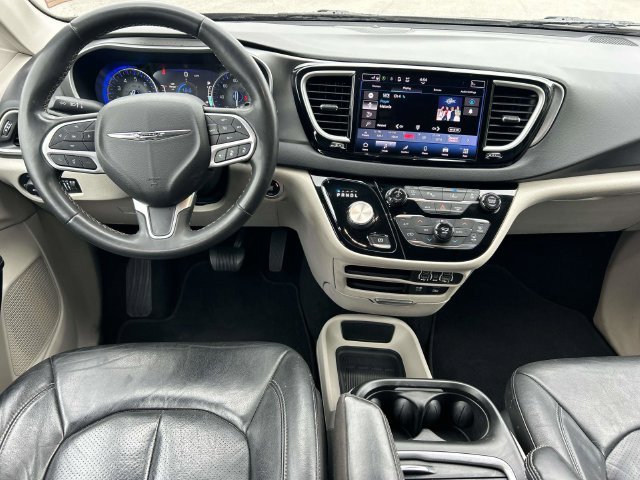 Used 2022 Chrysler Pacifica Touring-L FWD image 14