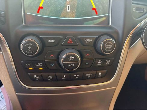 Used 2018 Jeep Grand Cherokee Limited w/ Luxury Group II image 25