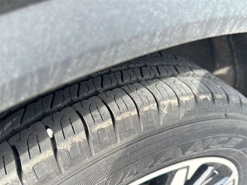 Used 2022 Ford Escape SE w/ SE Sport Appearance Package image 10