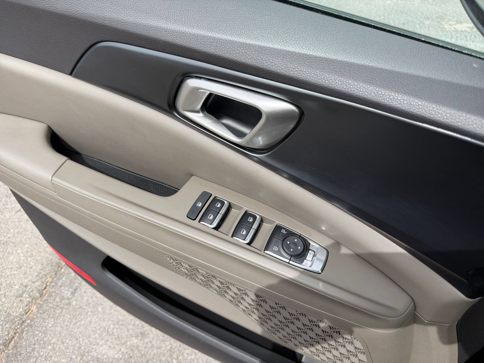 Used 2026 Kia Carnival FWD image 18