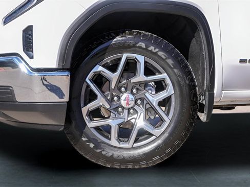 Used 2024 GMC Sierra 1500 SLE image 4